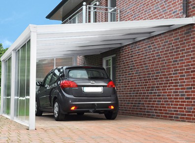 Un carport adossé métallique